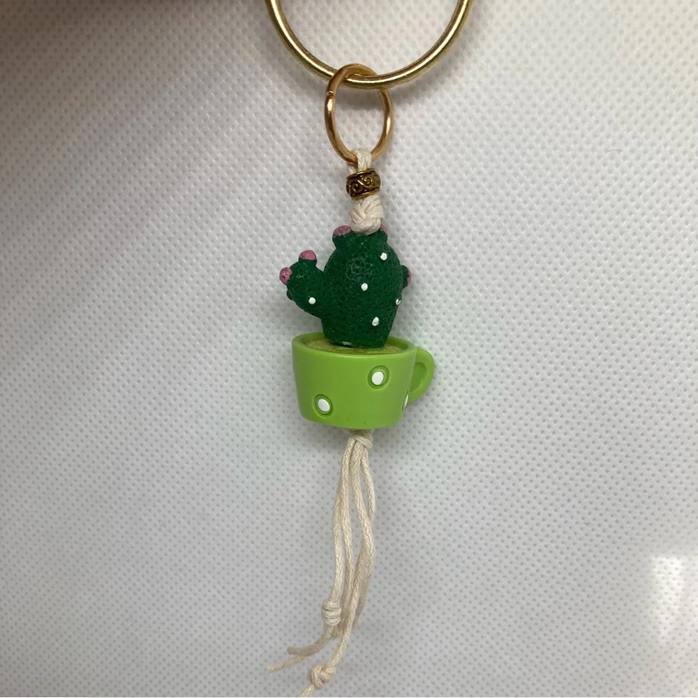 Handcrafted Cactus Macrame Keychain - Picture 4 of 7